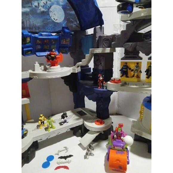Imaginext DC Super Friends Batman Super Surround Batcave Playset - Picture 3 of 16